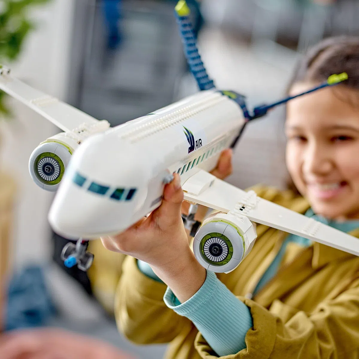 LEGO 60367 City Aereo Passeggeri, Grande Modellino di Aeroplano Giocattolo da Costruire con 9 Minifigure e Veicoli dell'Aeroporto: Autobus, Trattore Aeroportuale, Camion del Catering e Furgone Bagagli