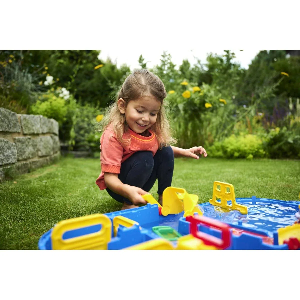 AquaPlay Super Set, 41 Pezzi Tavolo da Gioco per Esterni, Giocattolo da Giardino Adatto per Bambini dai 3 Anni in su