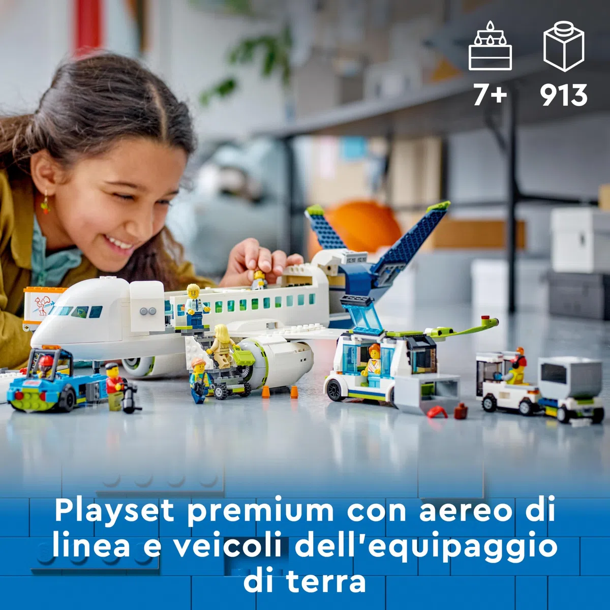 LEGO 60367 City Aereo Passeggeri, Grande Modellino di Aeroplano Giocattolo da Costruire con 9 Minifigure e Veicoli dell'Aeroporto: Autobus, Trattore Aeroportuale, Camion del Catering e Furgone Bagagli