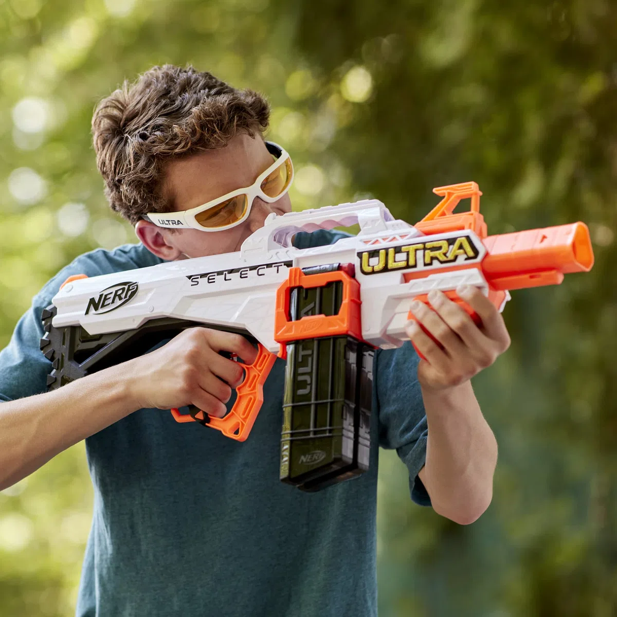 NERF Ultra Select Fully Motorized Blaster, Fire for Distance or Accuracy, Includes Clips and Darts, Compatible Only Ultra Darts