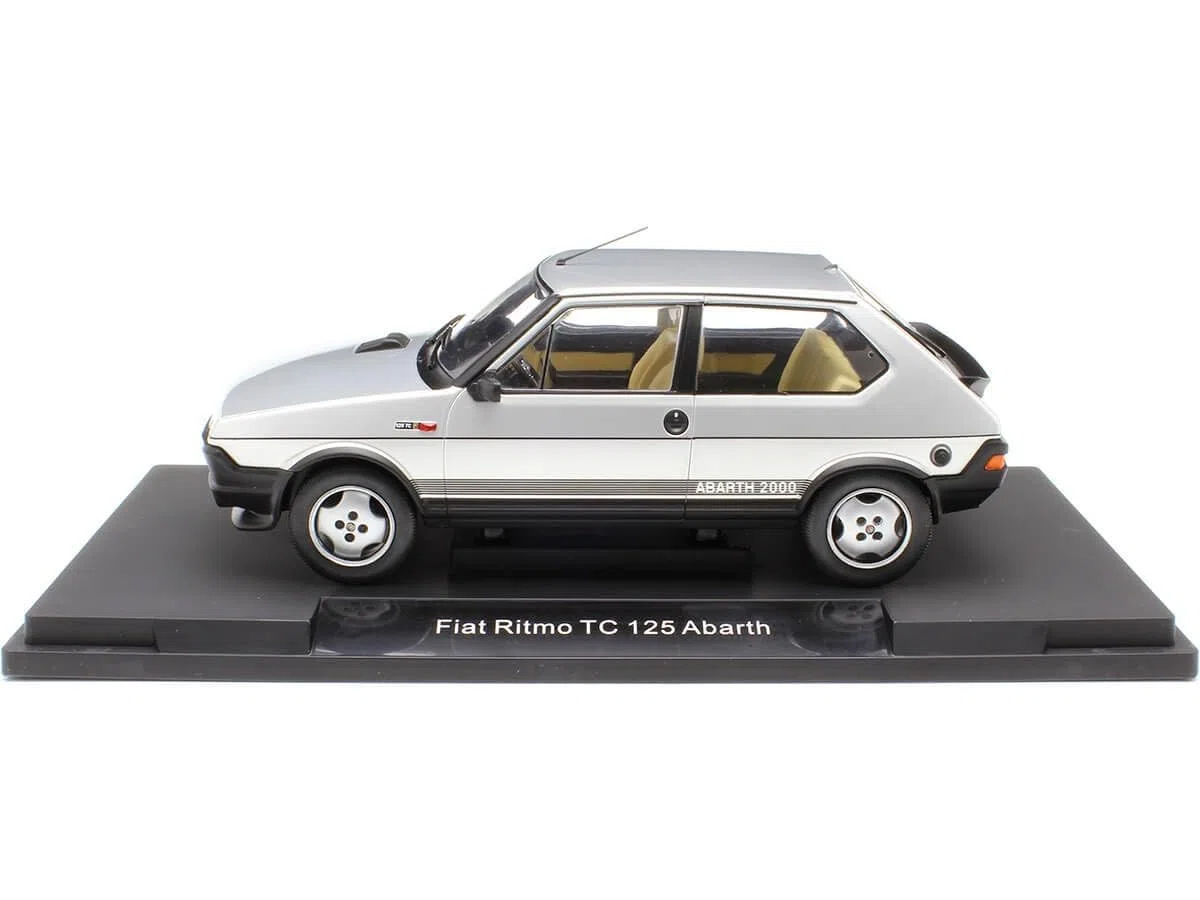 MODELLINO IN SCALA COMPATIBILE CON FIAT RITMO TC 125 ABARTH 1980 SILVER 1:18 MODELCARGROUP MCG18417
