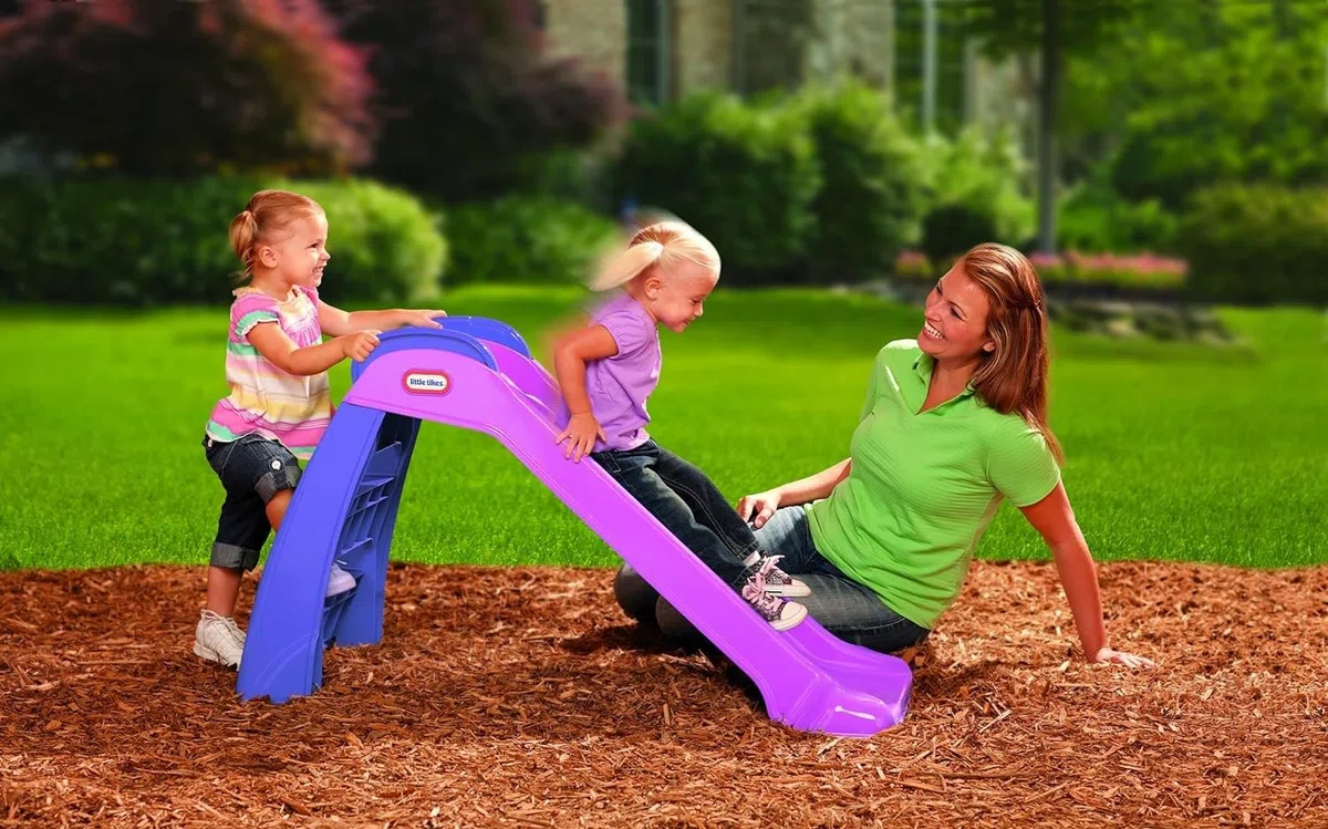 Little Tikes Scivolo - Per interni o esterni, Giocattolo da giardino e attività all'aperto per bambini, resistente, stabile, sicuro, Età dai 18 mesi in su, Rosa e Viola