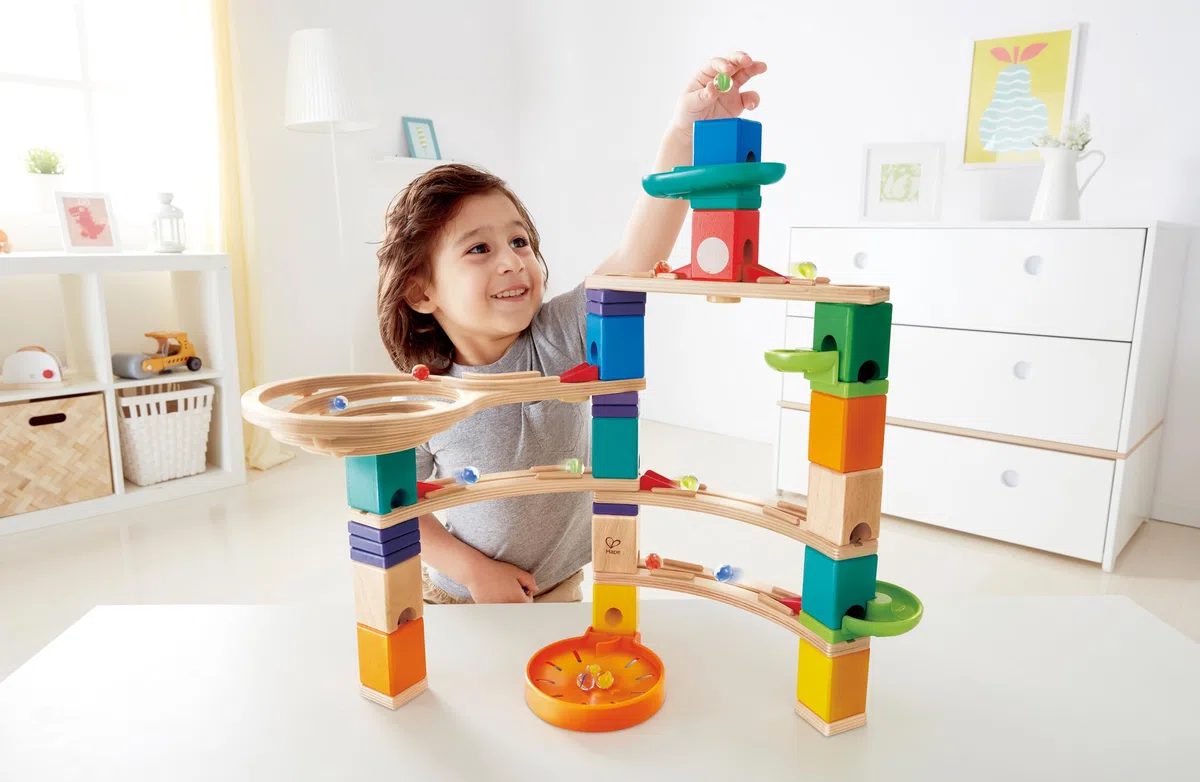 Hape Quadrilla - Corsa con Suspense | Pista per biglie di ultima generazione: divertimento STEAM dai 4 anni in su