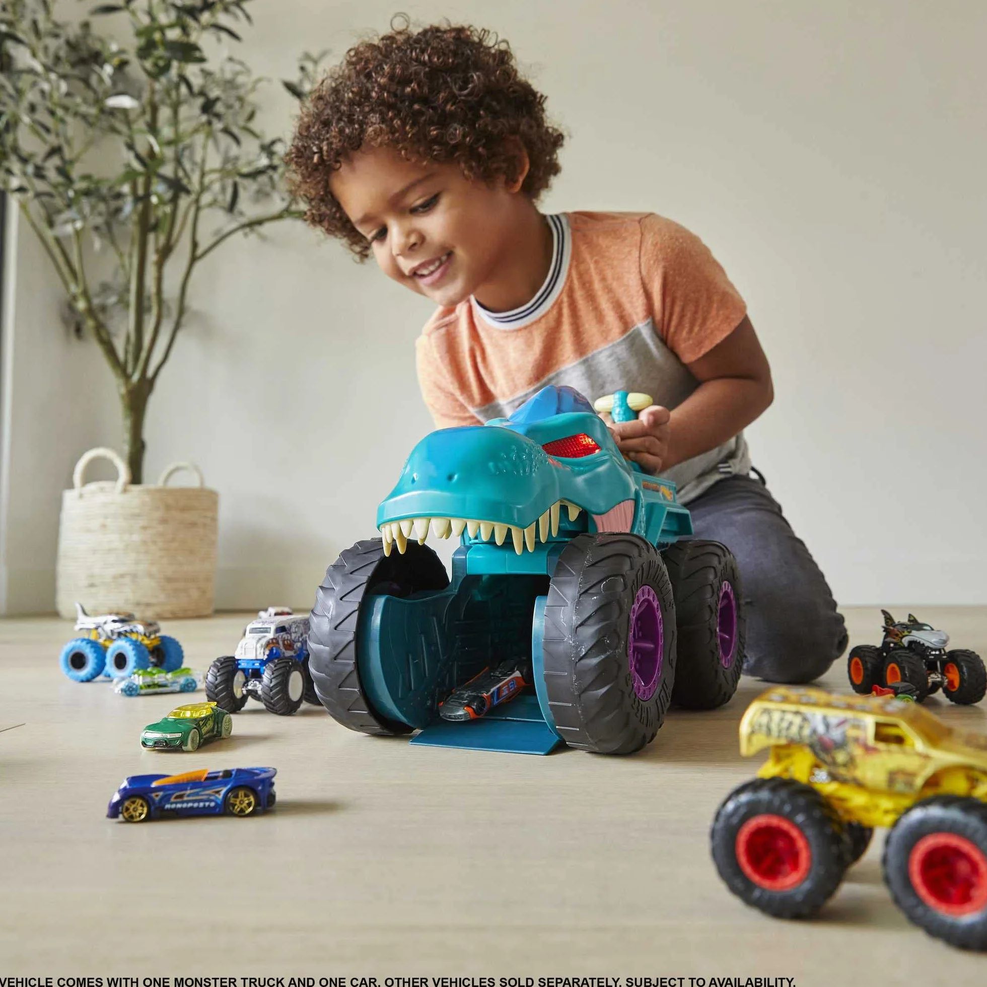 Hot Wheels - Veicolo Monster Trucks Mega Wrexdivora Veicoli, dai 3 Anni in Su, GYL13