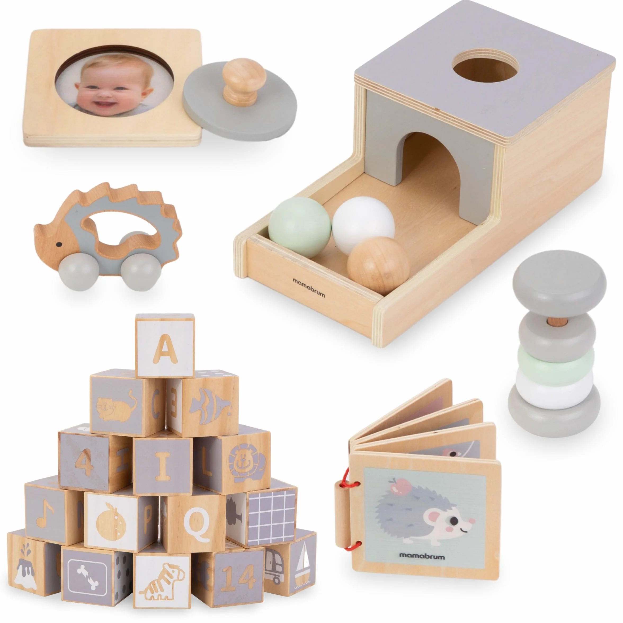mamabrum Scatola Educativa Montessori per Bambini - 6 Giochi Educativi in Legno, Sonaglio, Blocchi, Macchinina, Riccio e Libro in Legno