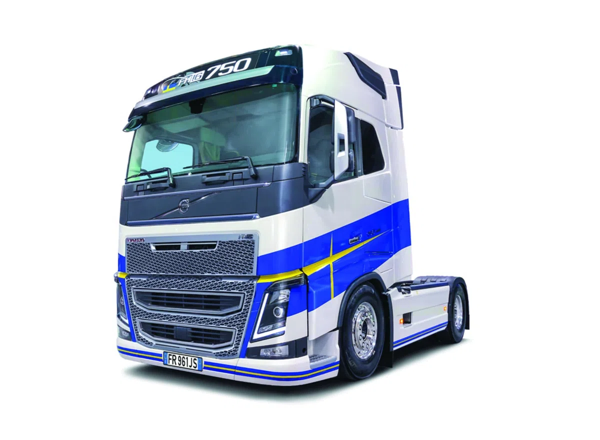Italeri 3970 Volvo FH16 Medium Roof, scala 1:24, Plastic Model Kit/Modello in plastica da montare