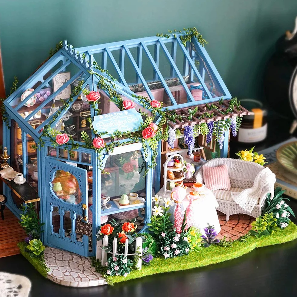 CUTEBEE Miniatura casa delle Bambole con mobili, Fai da Te Kit di Dollhouse di Legno Oltre a Prova di Polvere e Il Movimento della Musica